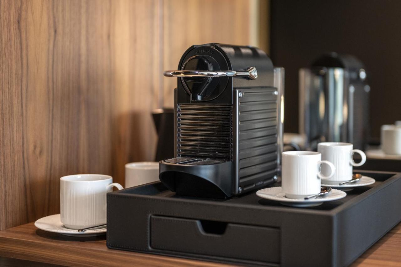 Renaissance Porto Lapa Hotel Ngoại thất bức ảnh A Nespresso coffee machine