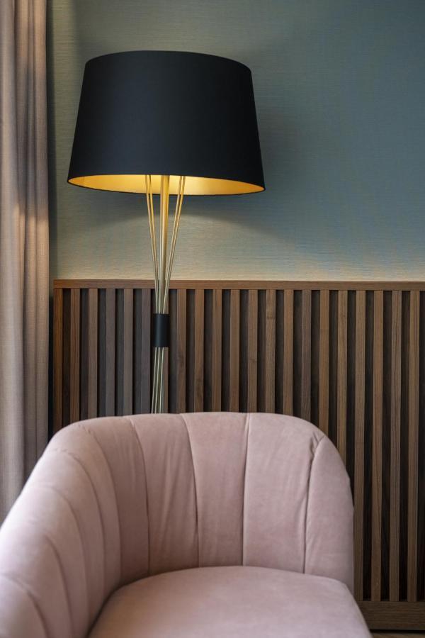 Renaissance Porto Lapa Hotel Ngoại thất bức ảnh A floor lamp